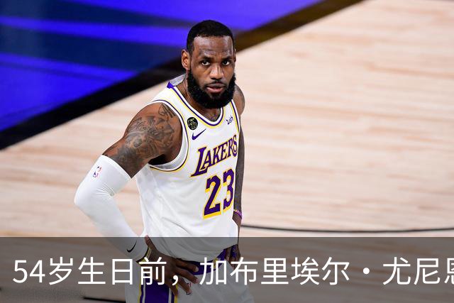 54岁生日前,加布里埃尔·尤尼恩穿红比基尼亮相迈阿密海滩